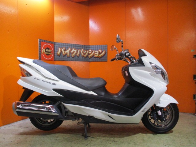 横から見てもこの通り状態グッド！当社は価格は安くても車両の質が高いので常時即売れ！悩むのは危険な一台